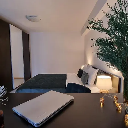 Mv & Garage - Self Check-in Apartmán